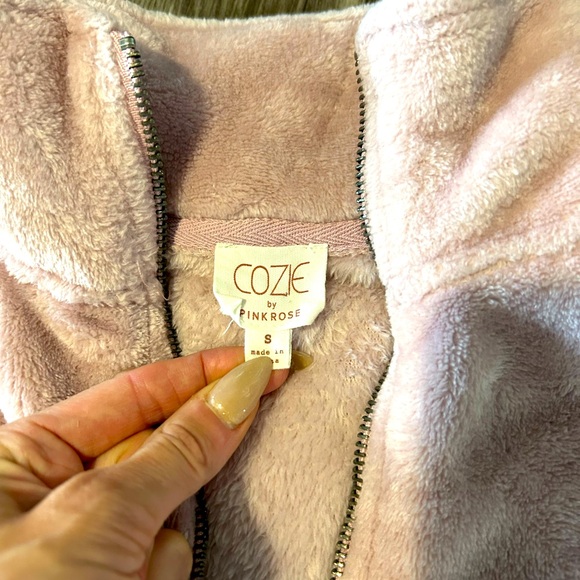 Women’s Cozie Pink Rose Sweater - Picture 3 of 4